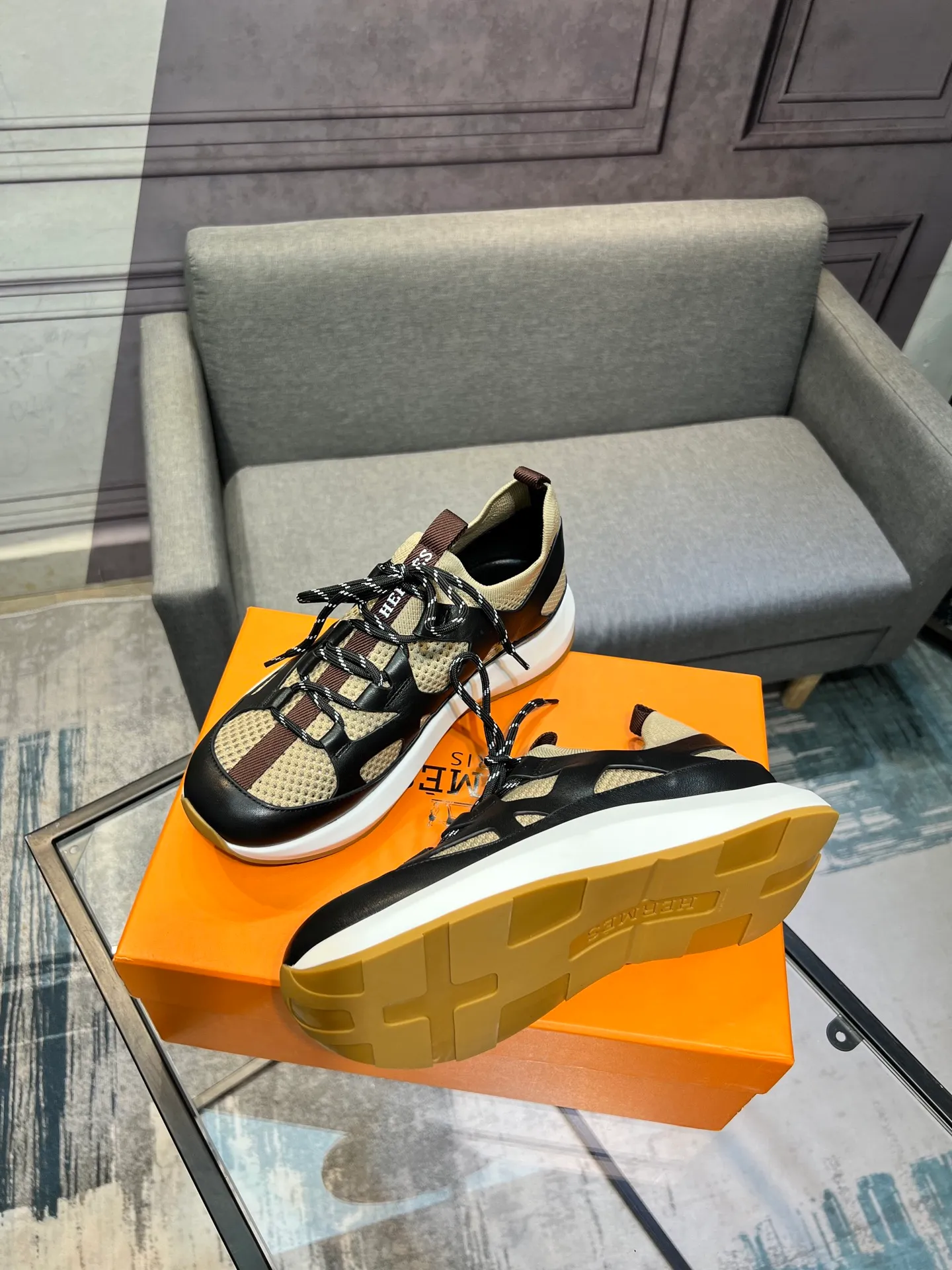 💰¥720 HERMES Men’s rest sneakers! -High-end quality original casual sports shoes -Upper: high nappa calfskin, forging technology, knitted fabric, shoe brand webbing, injection molded brand logo -Inner: foot pad; water-dyed cowhide -Outsole: ultra-light TPU·rubber; two-color molded outsole -Ultra-high quality control·fine workmanship: highlighted (high-end·luxury·grade) Size: 38-44 (45 46 customized)